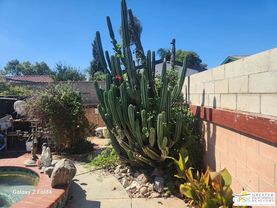 1385 Palm Avenue Beaumont, CA 92223 - Photo 13 of 13 a view of a garden with plants