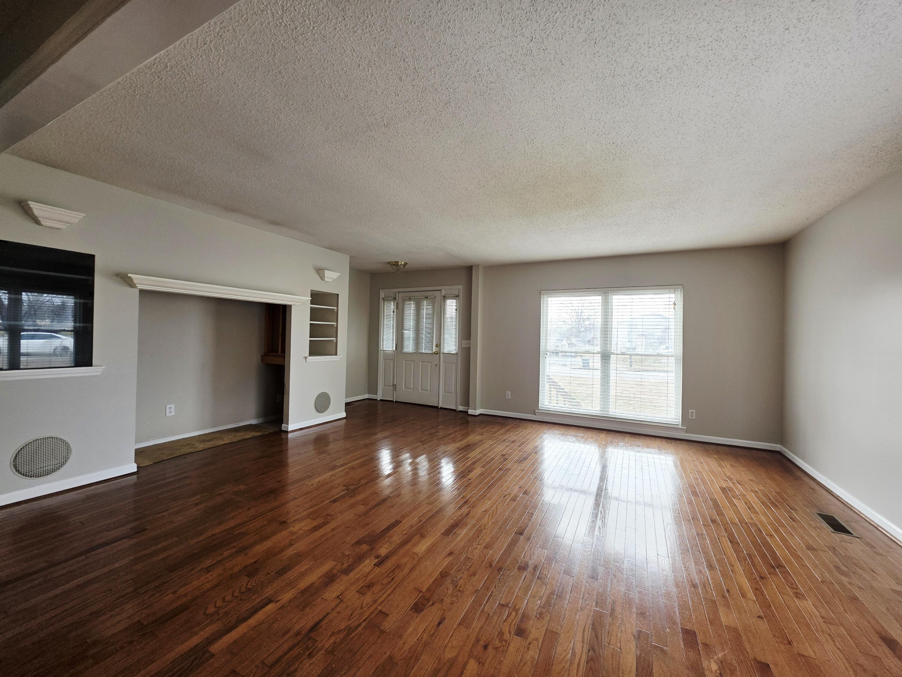 7425 Igou Gap Road Chattanooga, TN 37421 - Photo 10 of 24 Livingroom