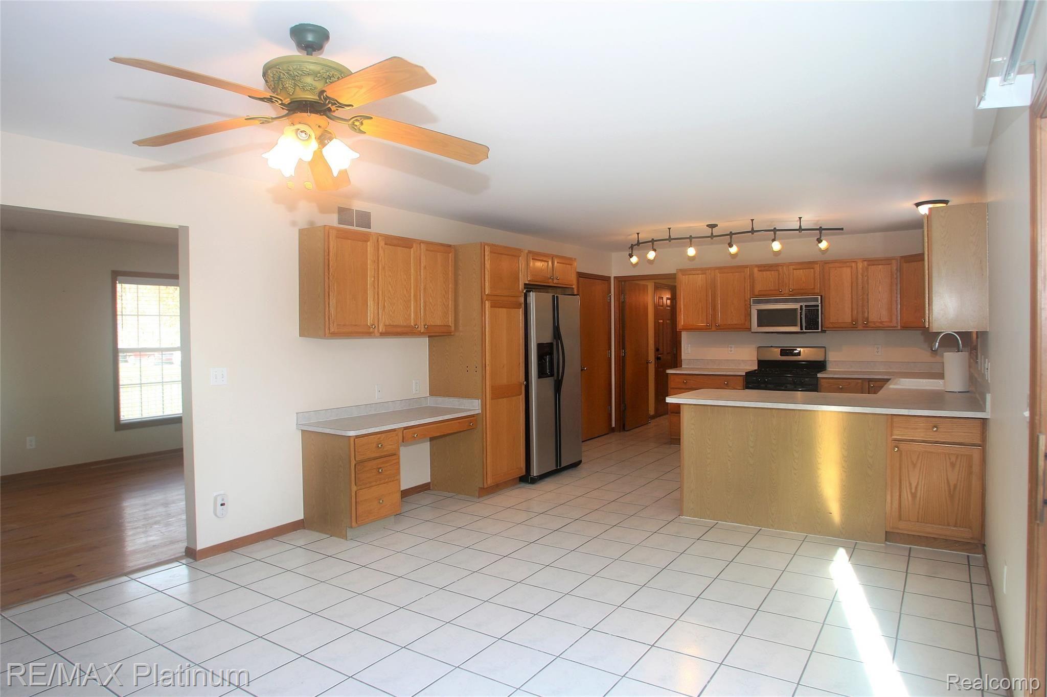 1756 Argentine Road Howell, MI 48843 - Photo 11 of 46 kitchen2.jpg