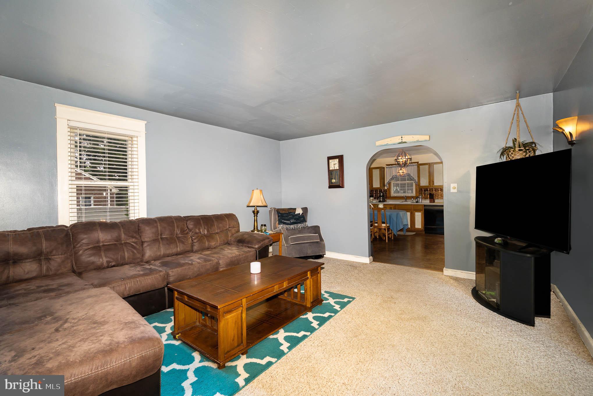 3350 East Prospect Road York, PA 17402 - Photo 3 of 27 LIVING ROOM