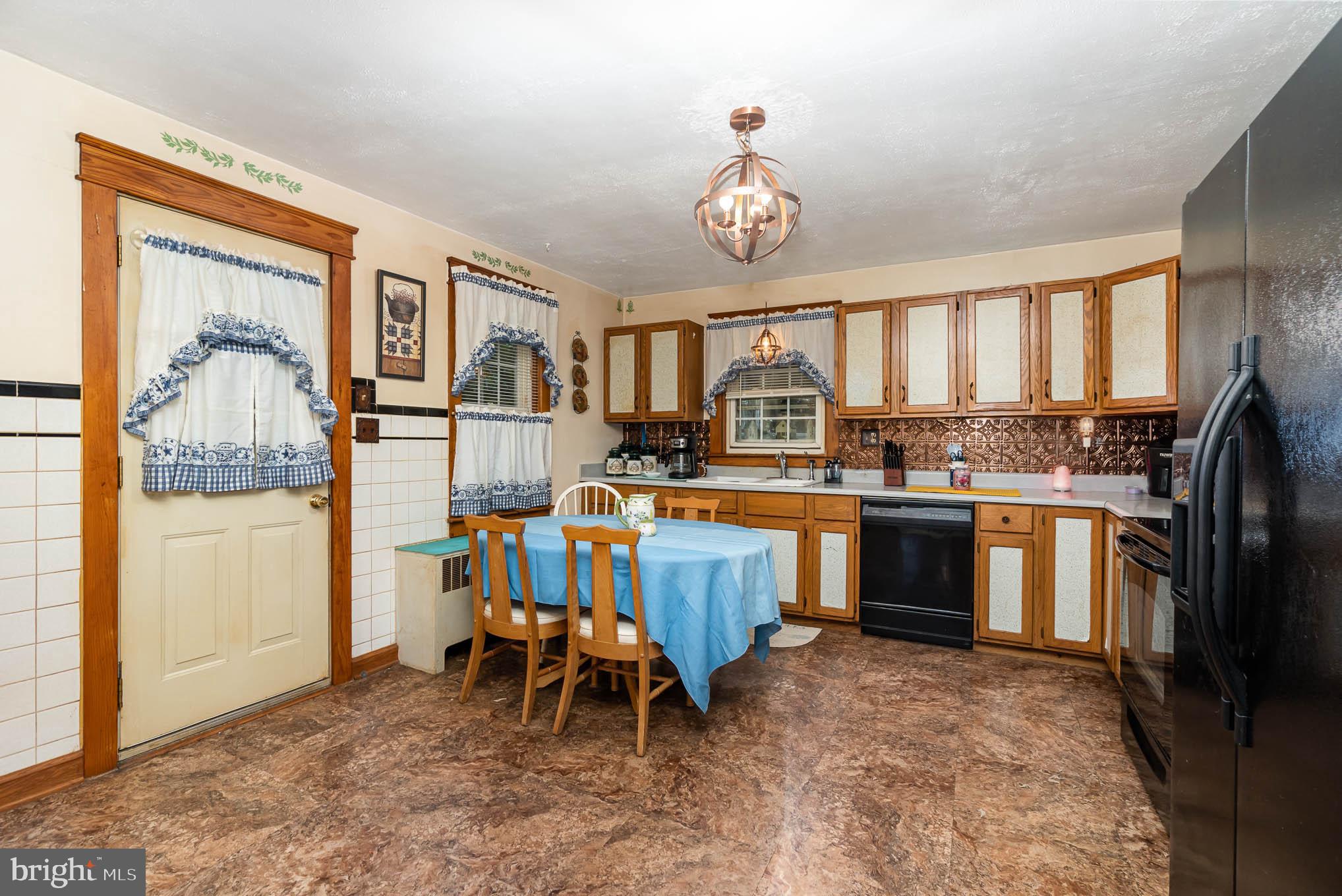 3350 East Prospect Road York, PA 17402 - Photo 7 of 27 COUNTRY KITCHEN
