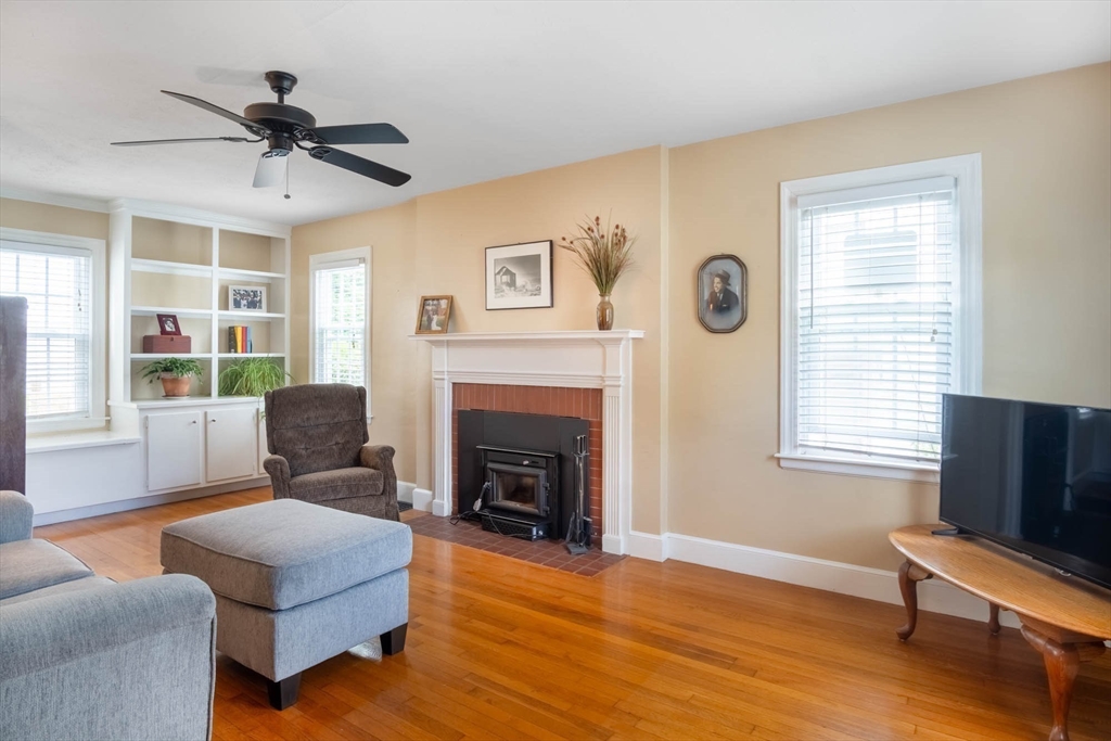 43 Ellsworth Avenue Springfield, MA 01118 - Photo 7 of 35