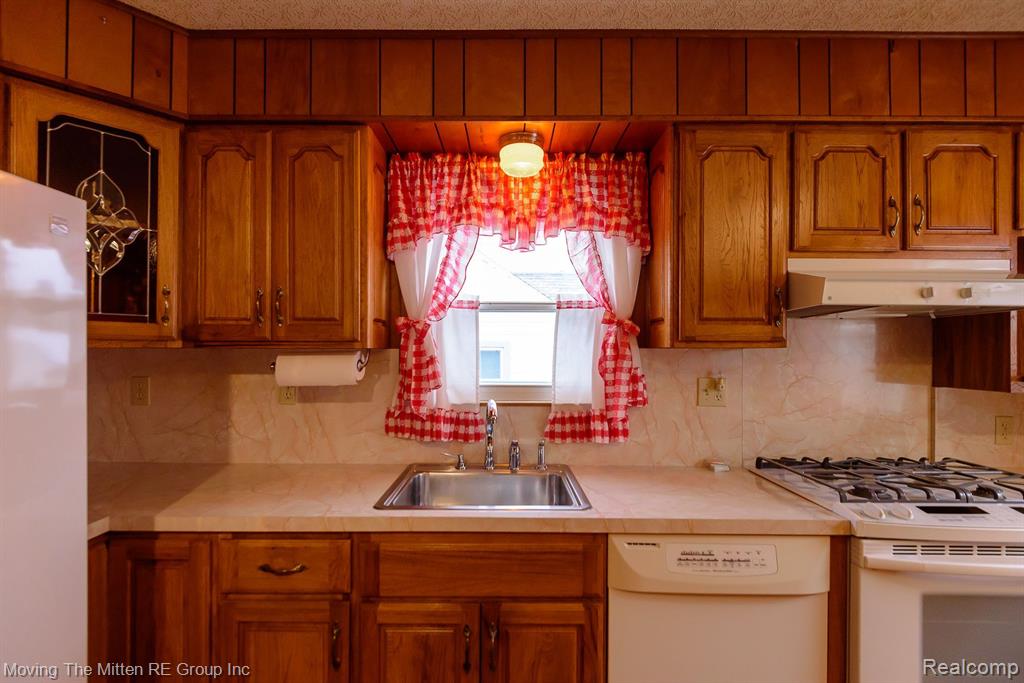 27610 Wick Road Romulus, MI 48174 - Photo 9 of 38