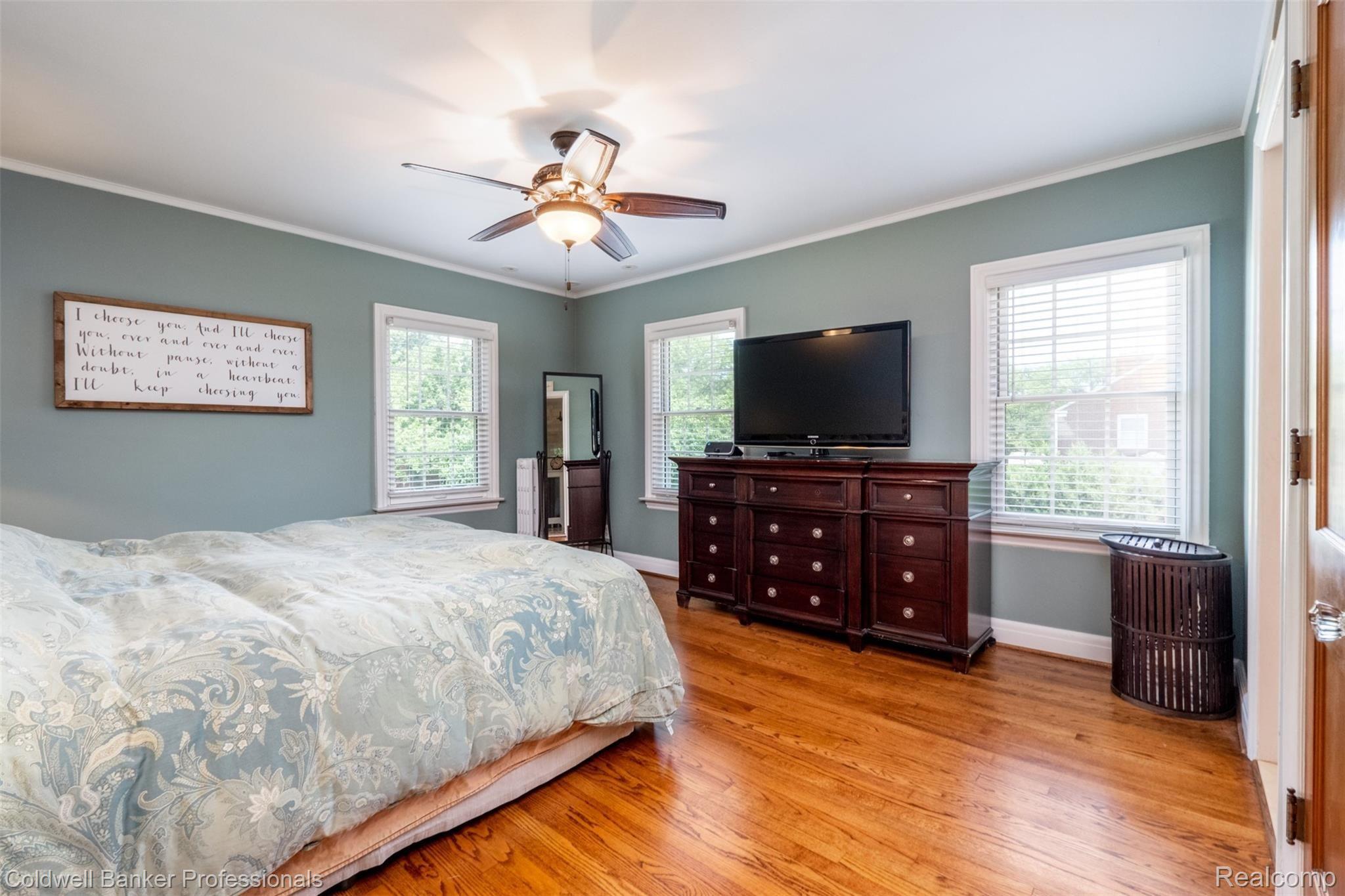 1451 Oxford Road Grosse Pointe, MI 48236 - Photo 22 of 37 Master Bedroom