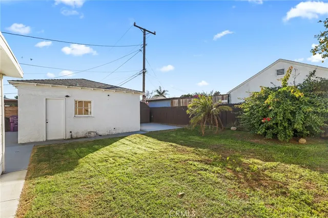 a house view with a backyard space