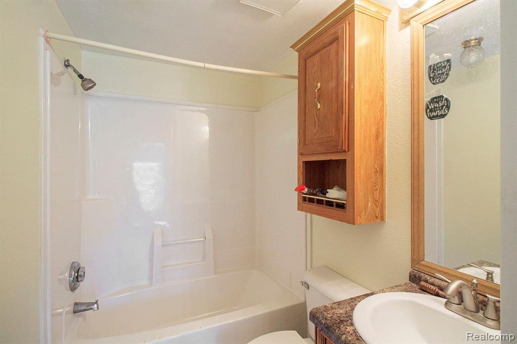 6635 Richard Road Lansing, MI 48911 - Photo 23 of 32