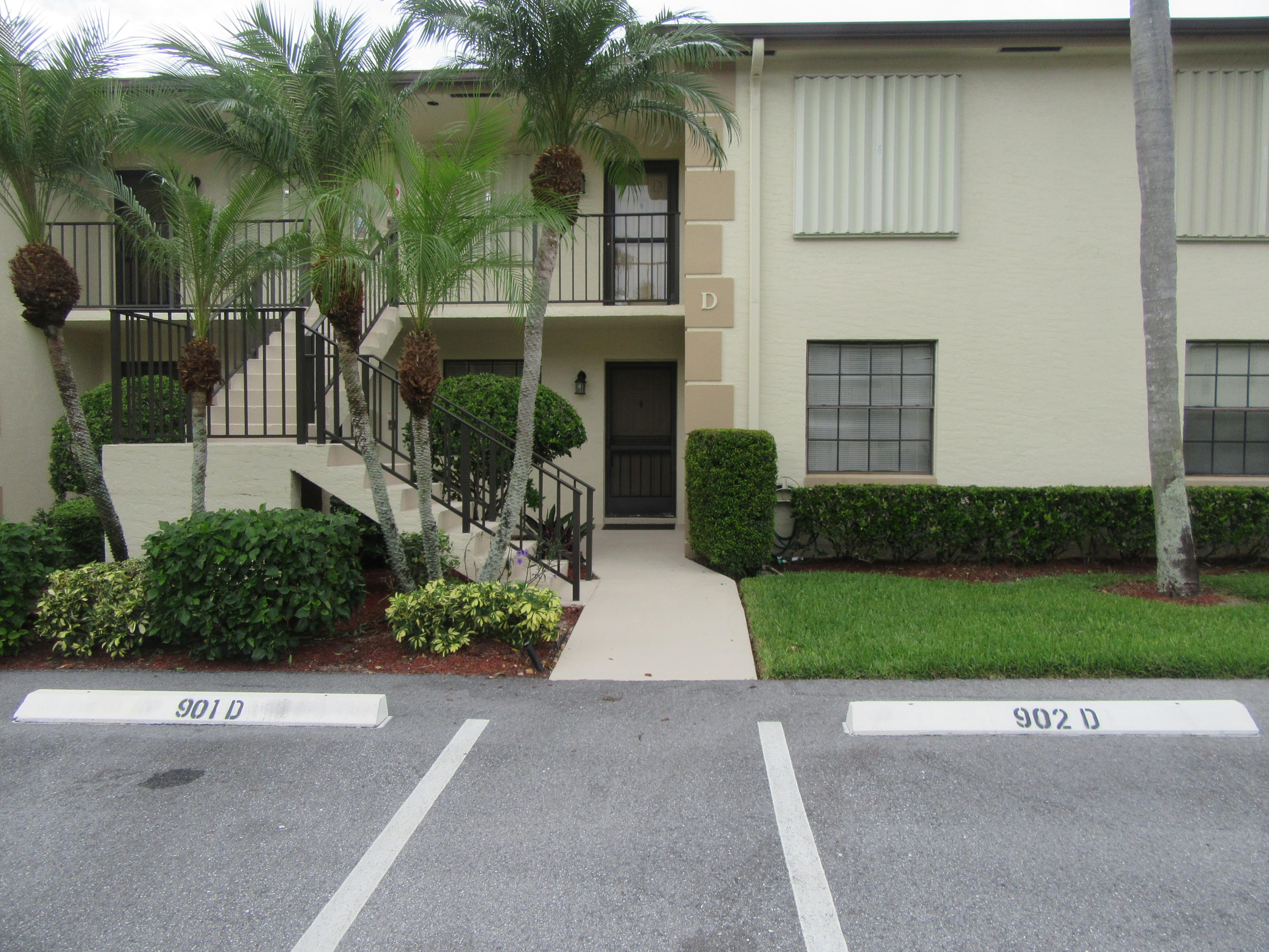 901 Pinecrest Circle, Unit D Jupiter, FL 33458 - Photo 1 of 24 Exterior