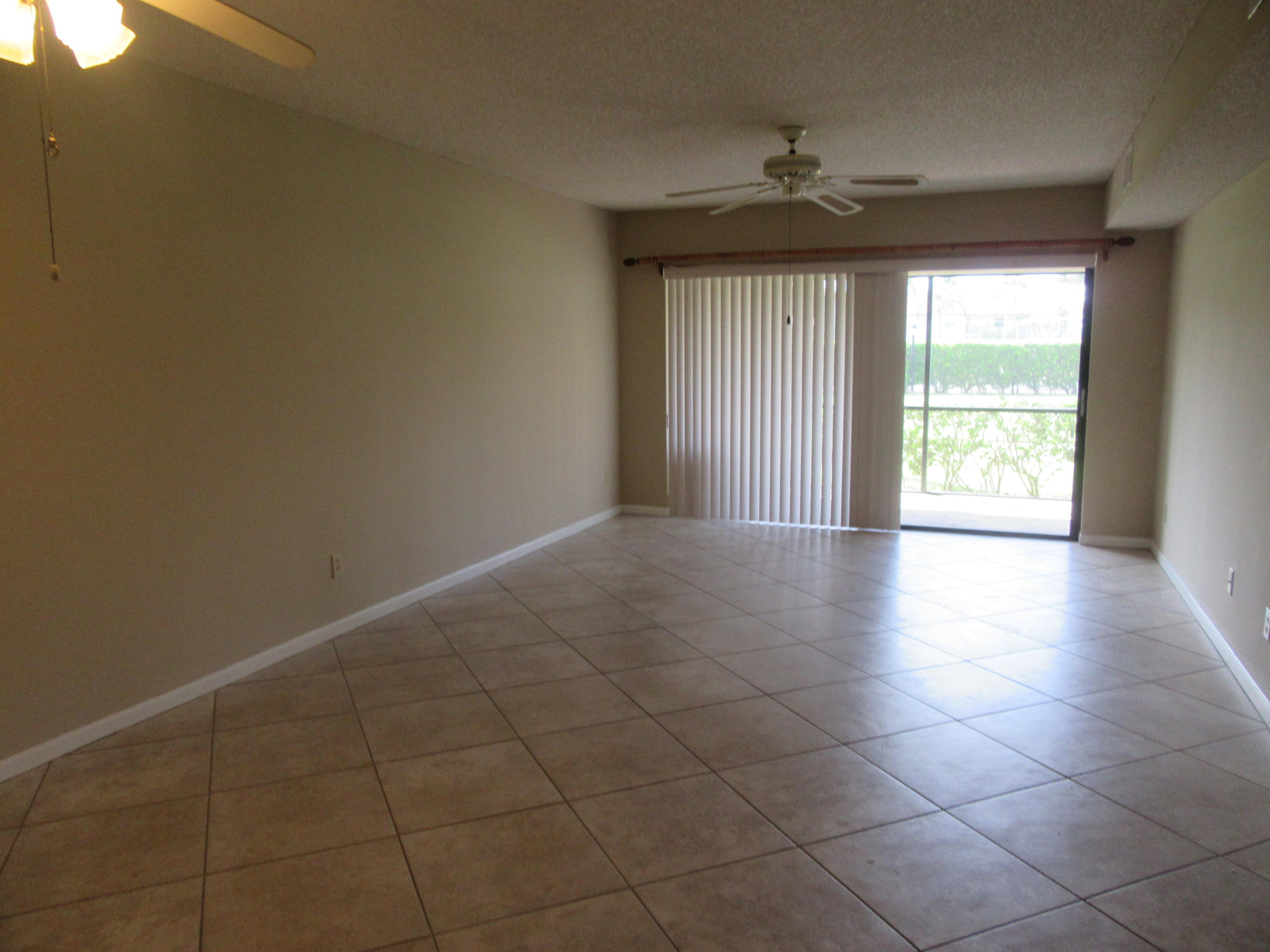 901 Pinecrest Circle, Unit D Jupiter, FL 33458 - Photo 2 of 24 Living room