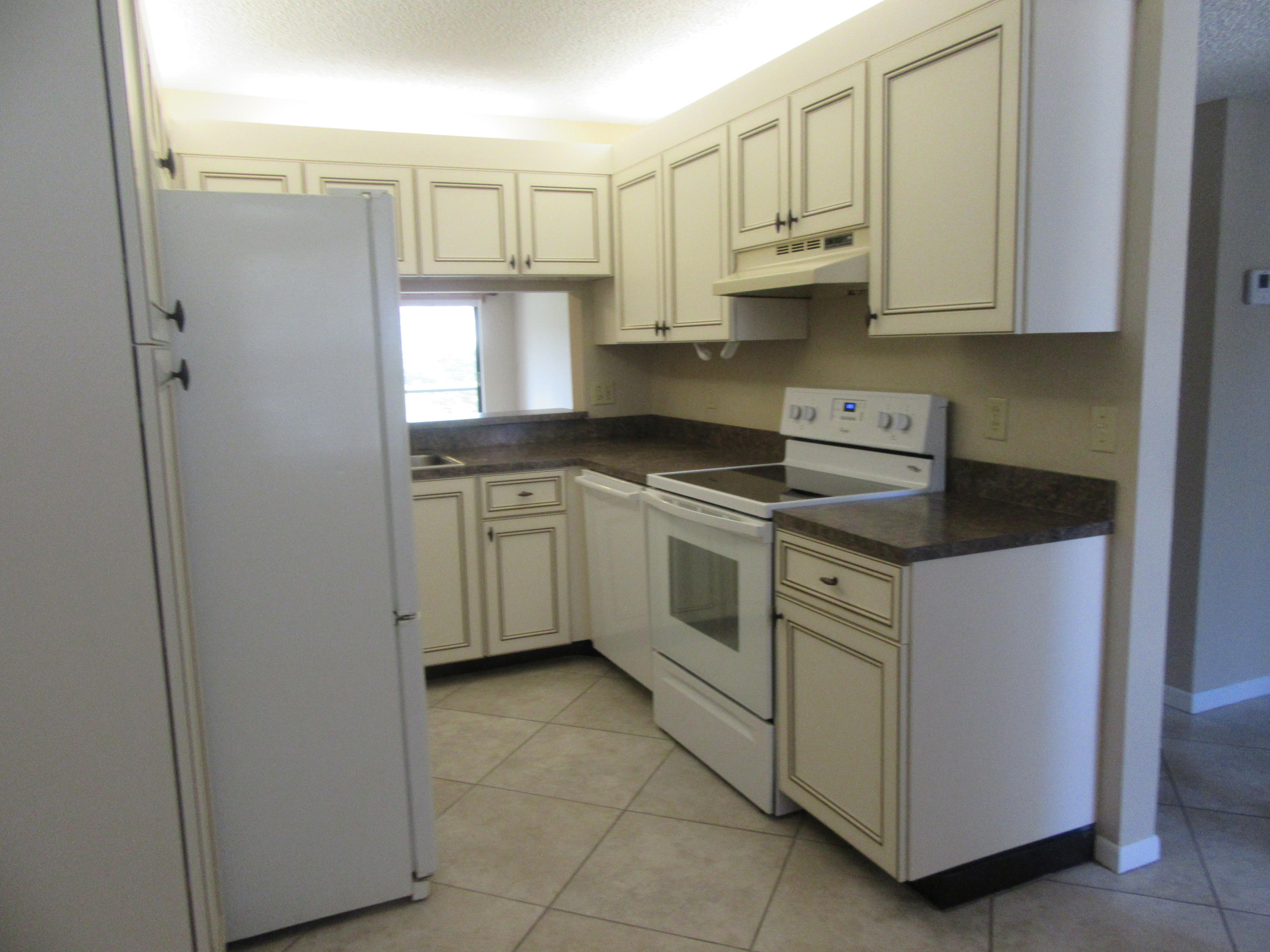 901 Pinecrest Circle, Unit D Jupiter, FL 33458 - Photo 4 of 24 Kitchen