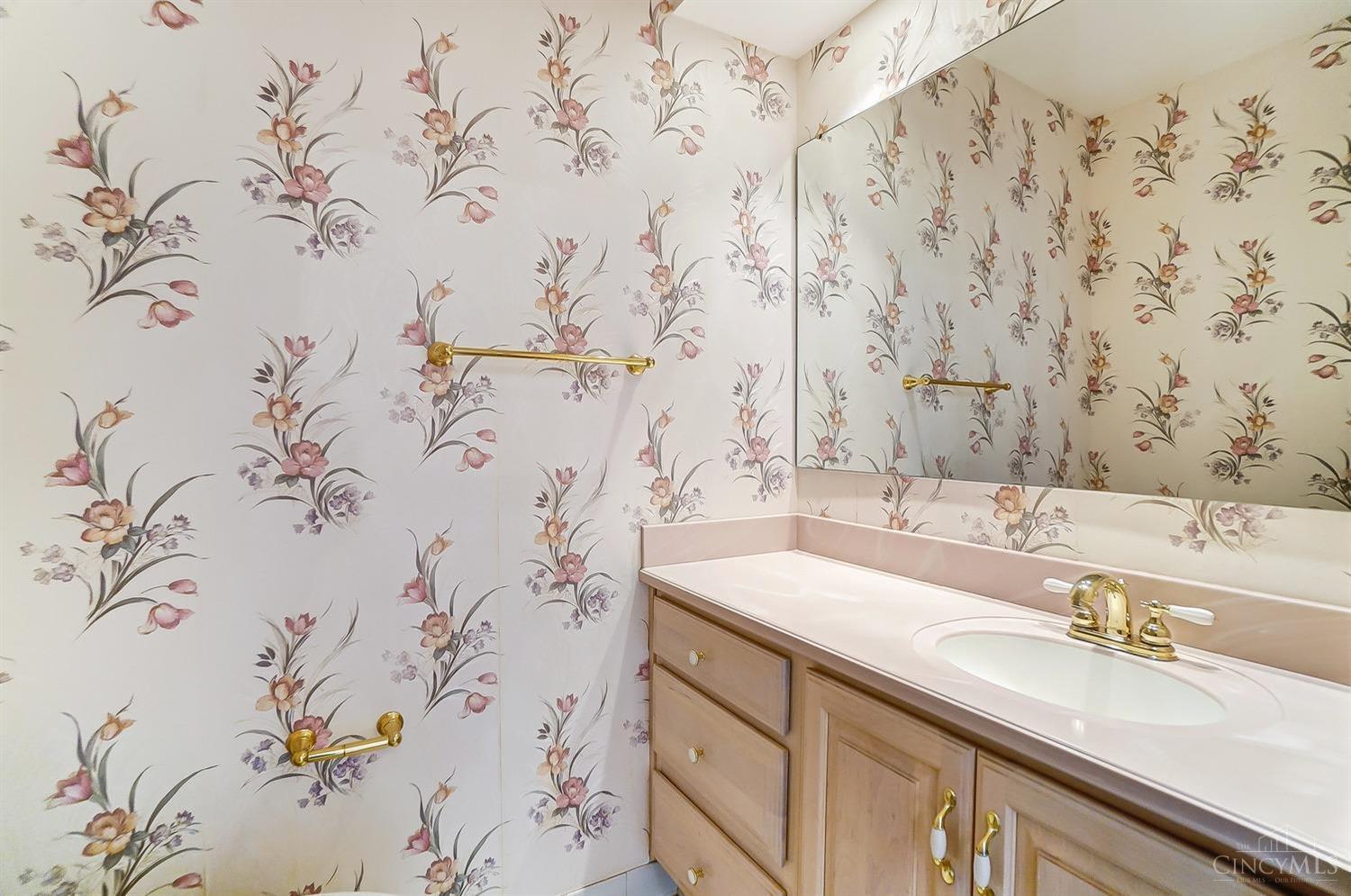 6002 Gaines Road Cincinnati, OH 45247 - Photo 17 of 50