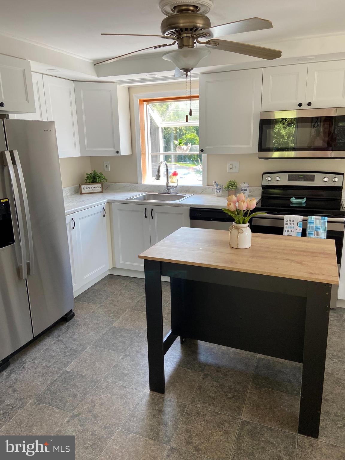 11306 Beach Road White Marsh, MD 21162 - Photo 11 of 35 Upgraded kitchen