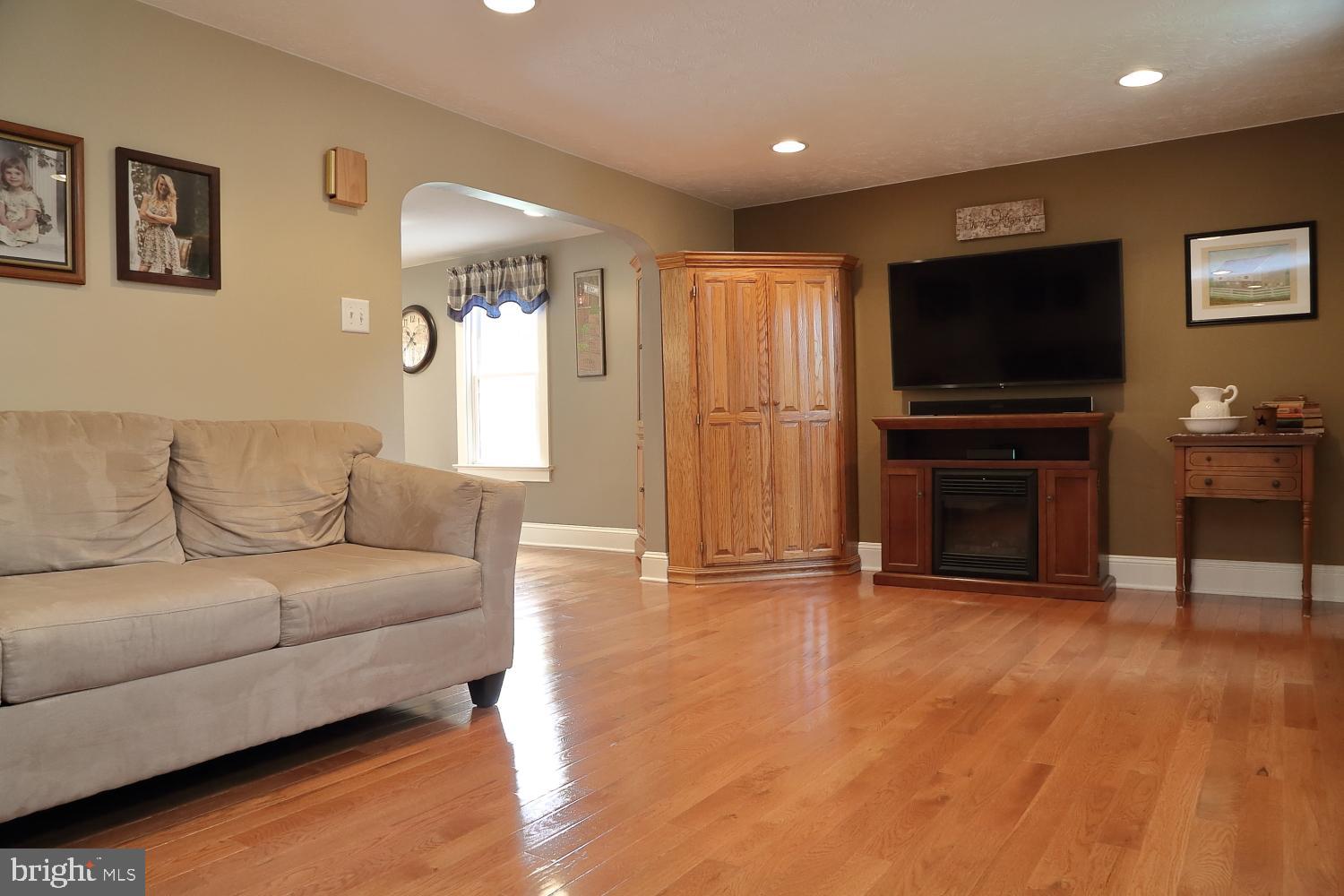 71 Pitney Road Lancaster, PA 17602 - Photo 4 of 39 Gallery Image 4