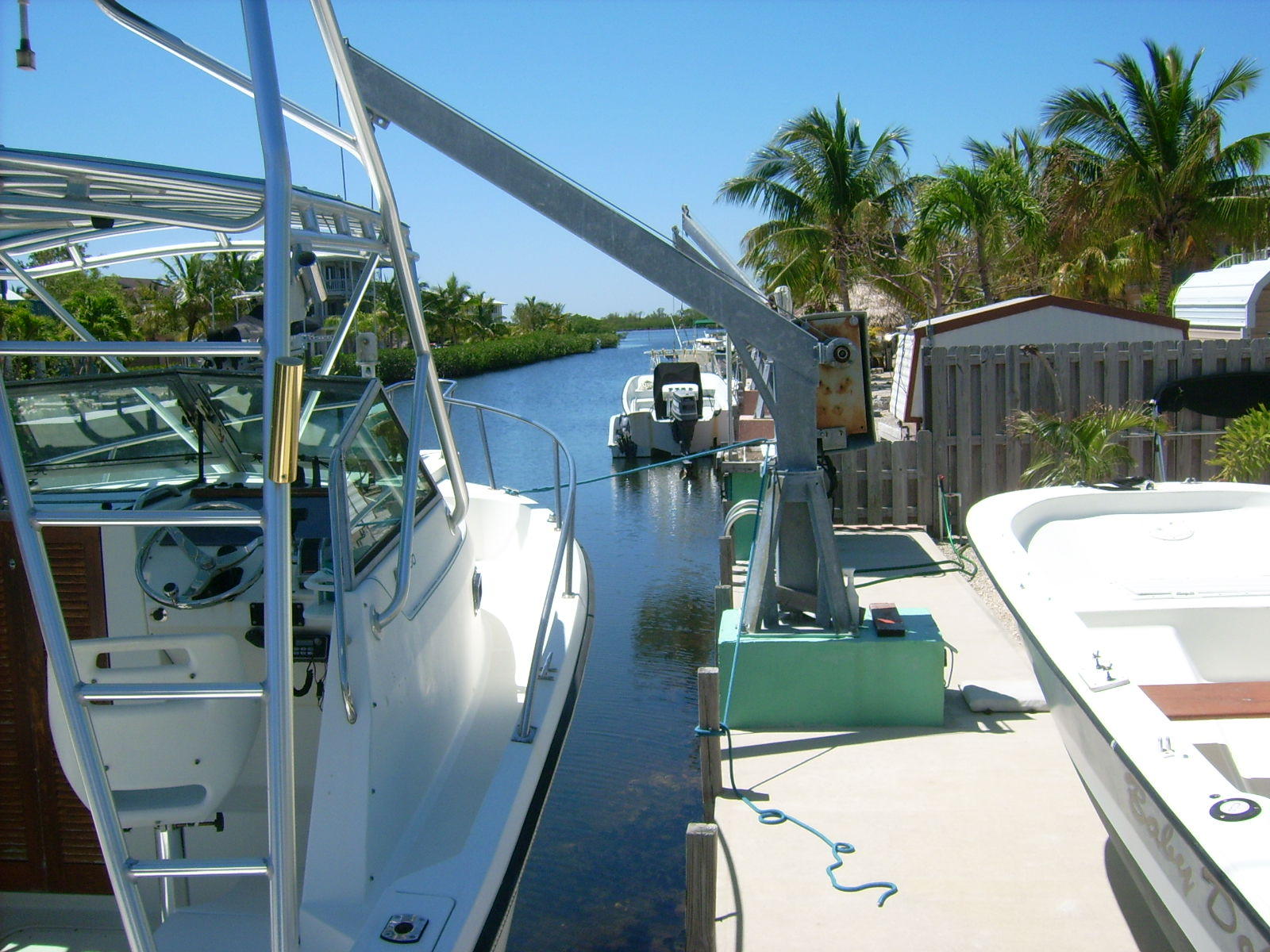 620 La Paloma Road Key Largo, FL 33037 - Photo 14 of 45 boat lift