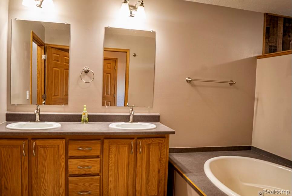 2290 Addis Road Holly, MI 48442 - Photo 13 of 25 Primary bath