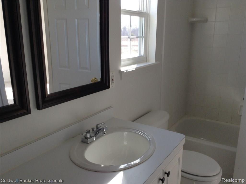 1840 South Summers Road Imlay City, MI 48444 - Photo 22 of 53 Bath 1-2.JPG