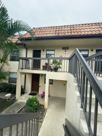$1,950 | 7101 Golf Colony Court, Unit 203, Lake Worth, FL 33467