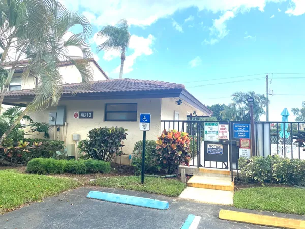 $1,950 | 7101 Golf Colony Court, Unit 203, Lake Worth, FL 33467