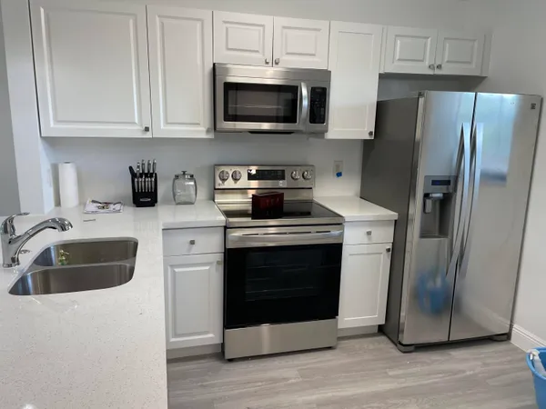 $1,950 | 7101 Golf Colony Court, Unit 203, Lake Worth, FL 33467