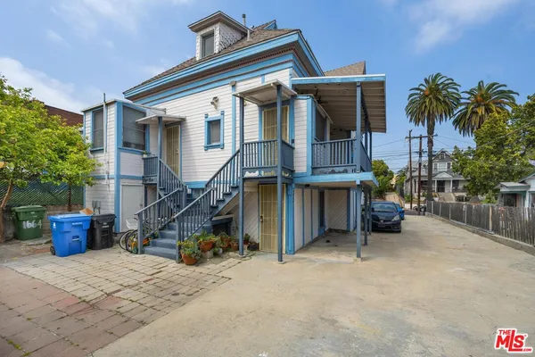 $1,995 | 1664 West 12th Street, Unit 3/4, Los Angeles, CA 90015