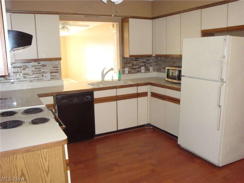 6340 Maplewood Road Mayfield Heights, OH 44124 - Photo 2 of 26 KITCHEN. LAMINATE FLOOR. NEW BACKSPLASH, FRESHLY PAINTED