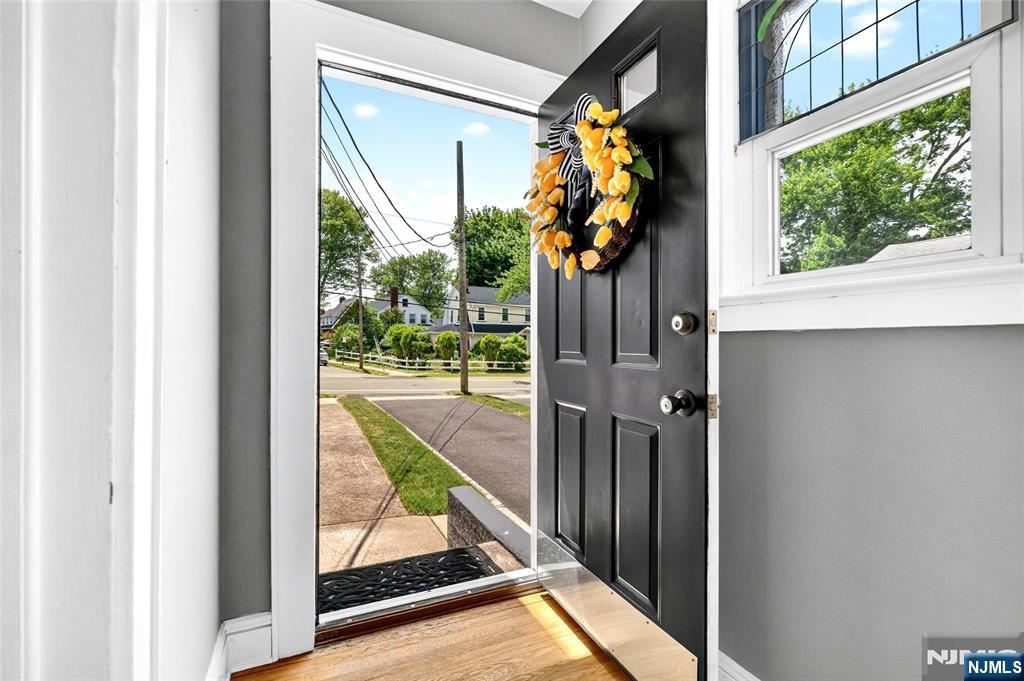 423 Closter Dock Road Closter, NJ 07624 - Photo 3 of 40