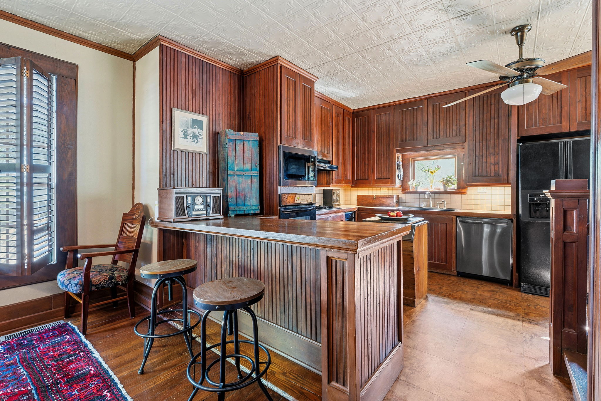 410 Cibilo Street Lockhart, TX 78644 - Photo 5 of 36 a kitchen with stainless steel appliances granite countertop a stove top oven a sink dishwasher and cabinets with wooden floor