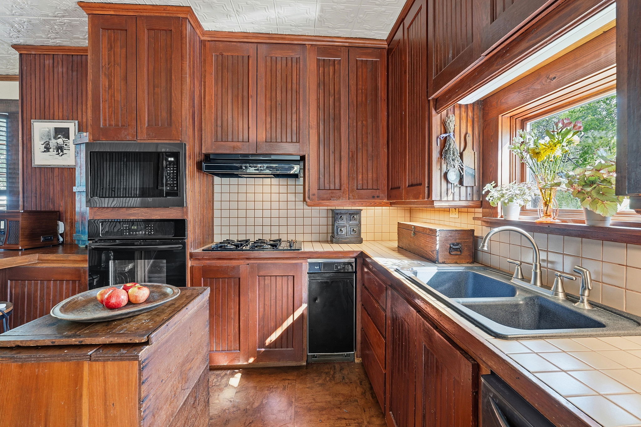 410 Cibilo Street Lockhart, TX 78644 - Photo 6 of 36 a kitchen with stainless steel appliances granite countertop a sink stove and refrigerator