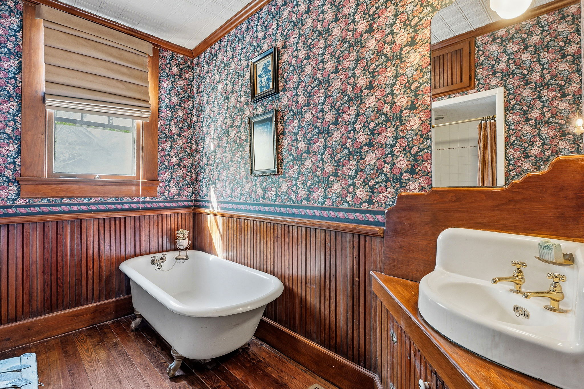410 Cibilo Street Lockhart, TX 78644 - Photo 7 of 36 a bathroom with a sink a mirror and a toilet