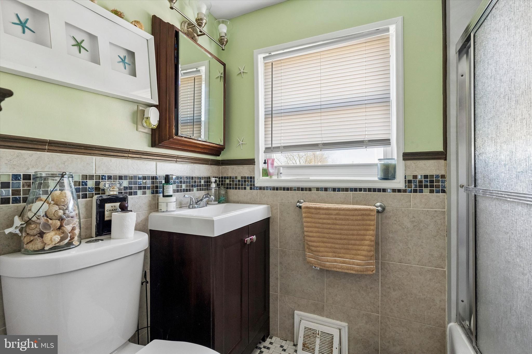 2842 Michael Road Philadelphia, PA 19152 - Photo 8 of 13