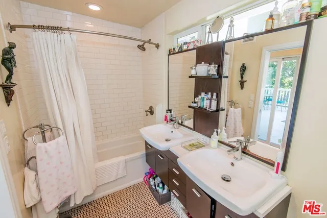 $5,995 | 1342 Miller Drive, West Hollywood, CA 90069