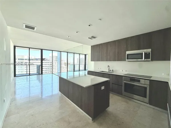 $4,300 | 88 Southwest 7th Street, Unit 1808, Miami, FL 33130
