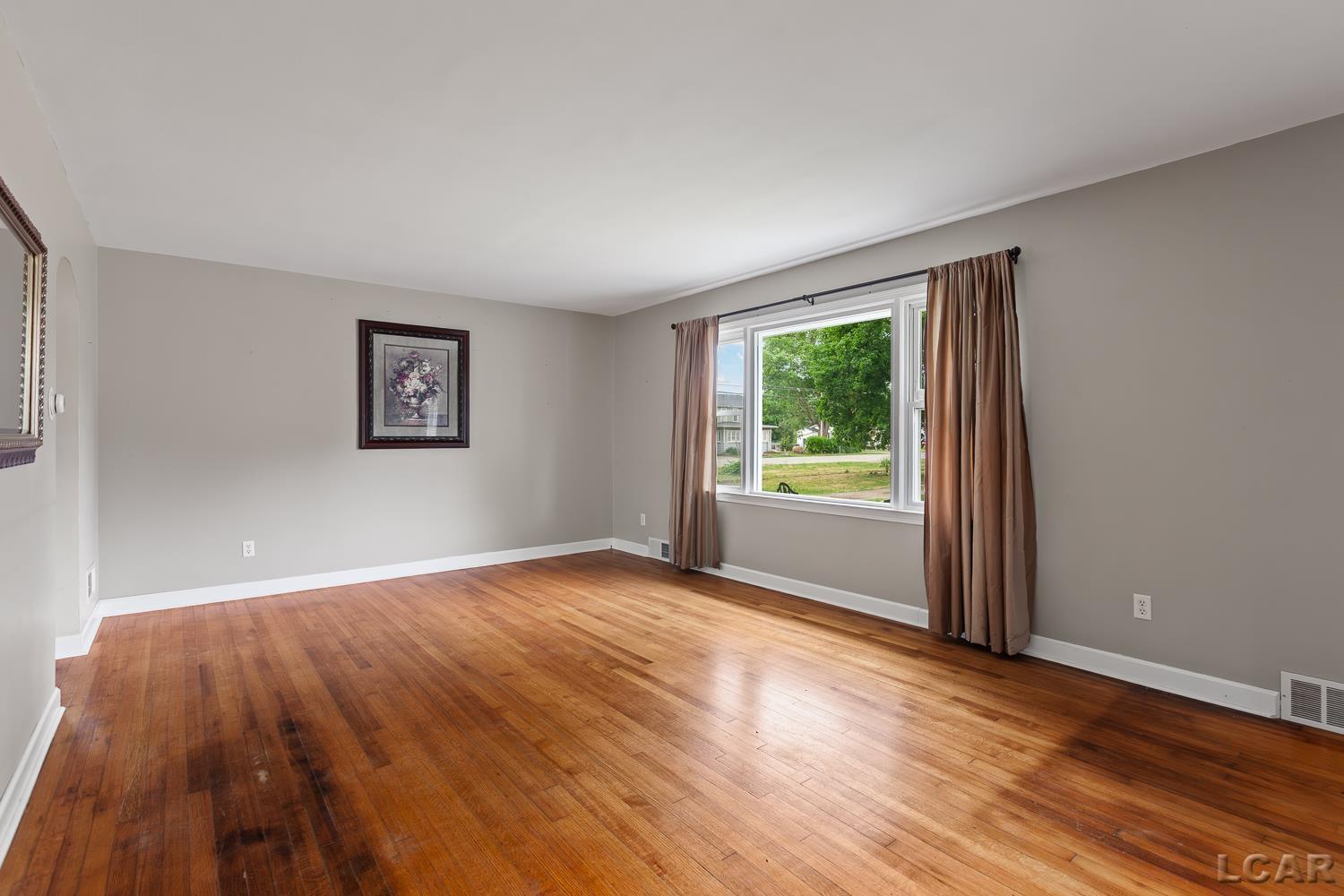 4281 Sycamore Road Palmyra, MI 49268 - Photo 3 of 36