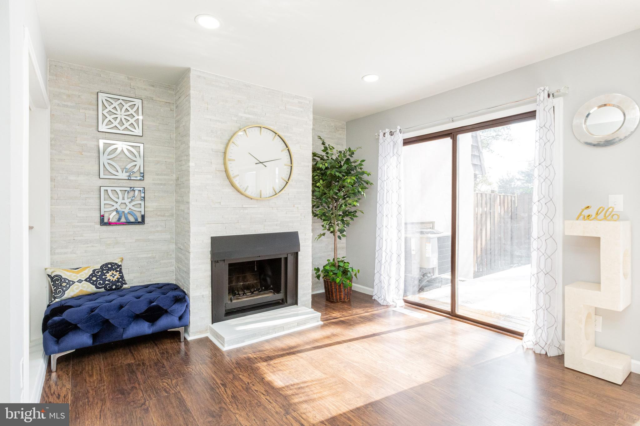 1654 Valencia Way Reston, VA 20190 - Photo 15 of 43 Family room