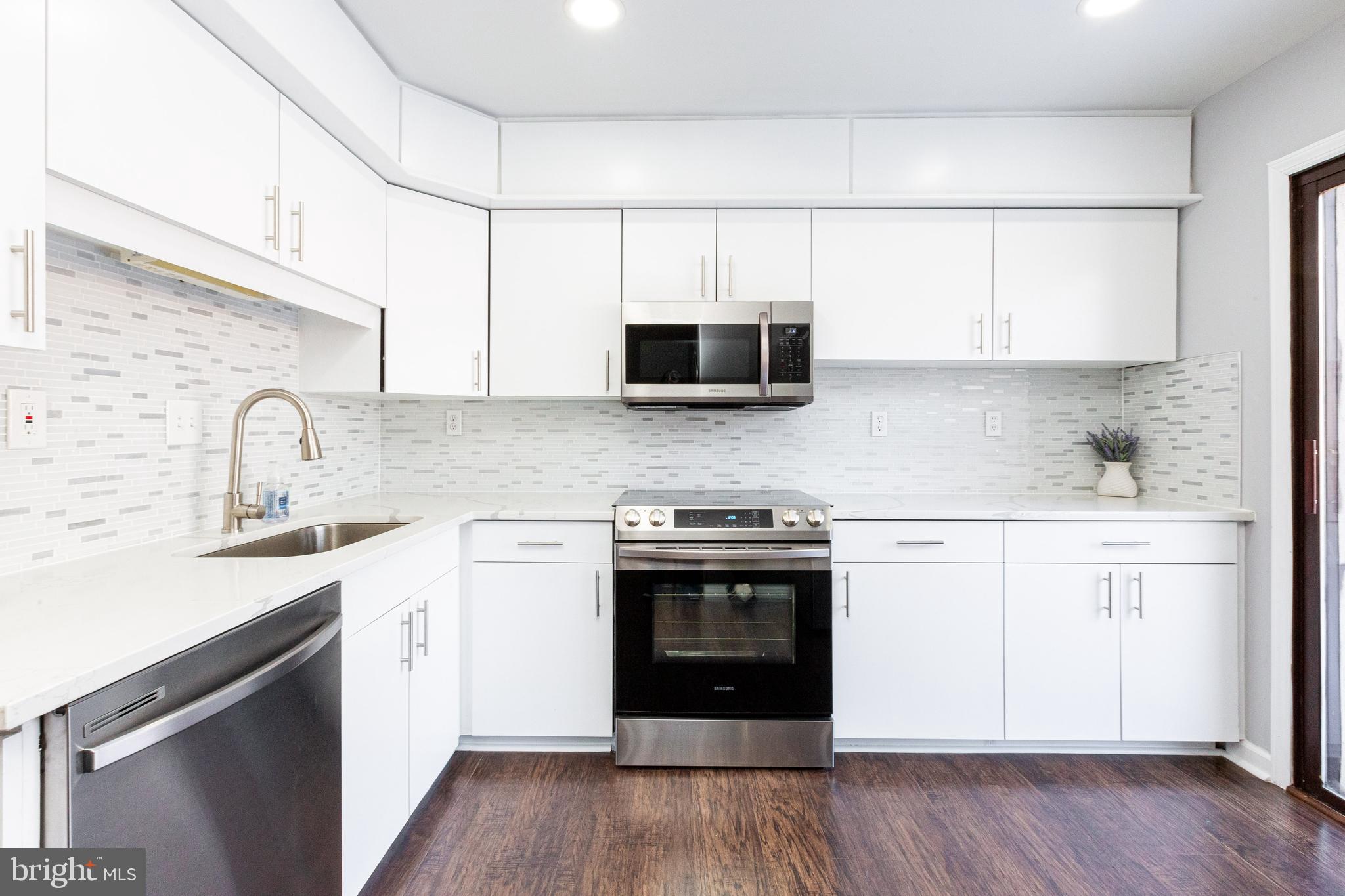 1654 Valencia Way Reston, VA 20190 - Photo 8 of 43 Kitchen