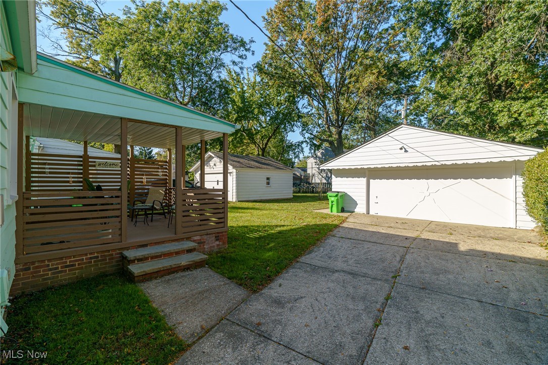 994 Chelston Road South Euclid, OH 44121 - Photo 3 of 38