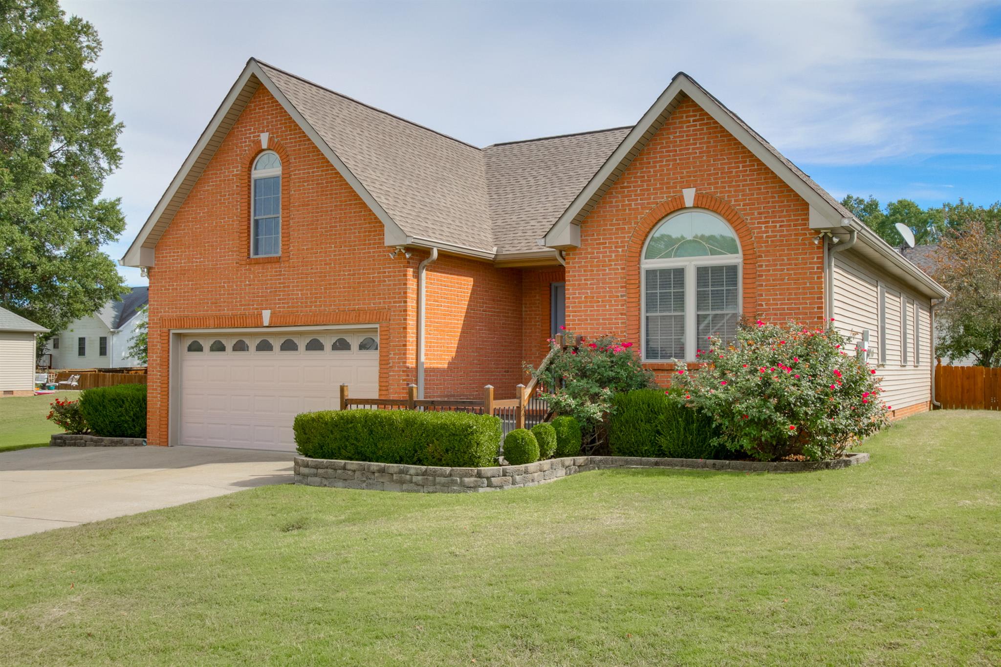112 Fieldstone Lane Springfield, TN 37172 - Photo 2 of 24 a front view of a house with garden