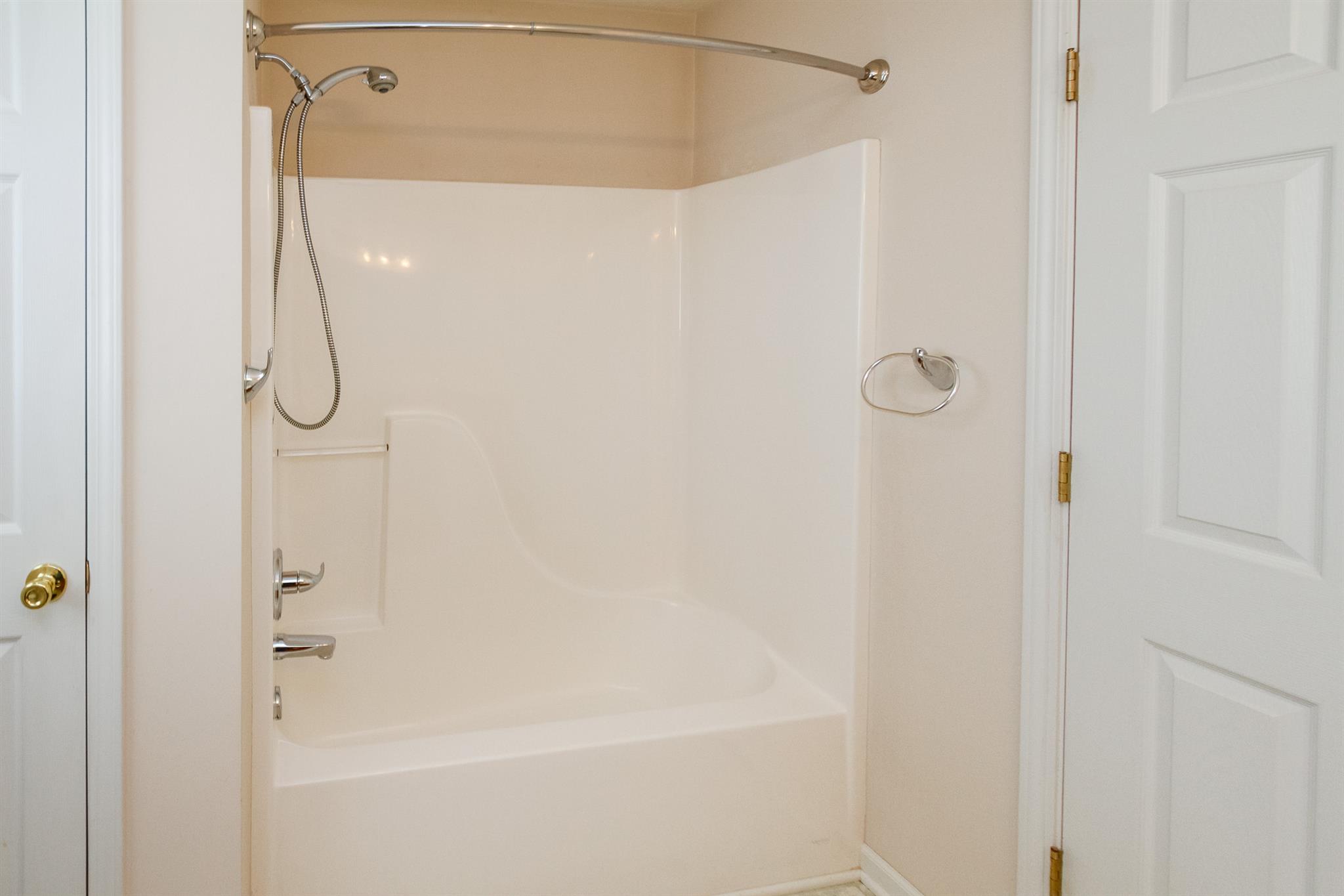 112 Fieldstone Lane Springfield, TN 37172 - Photo 18 of 24 a bathroom with a shower