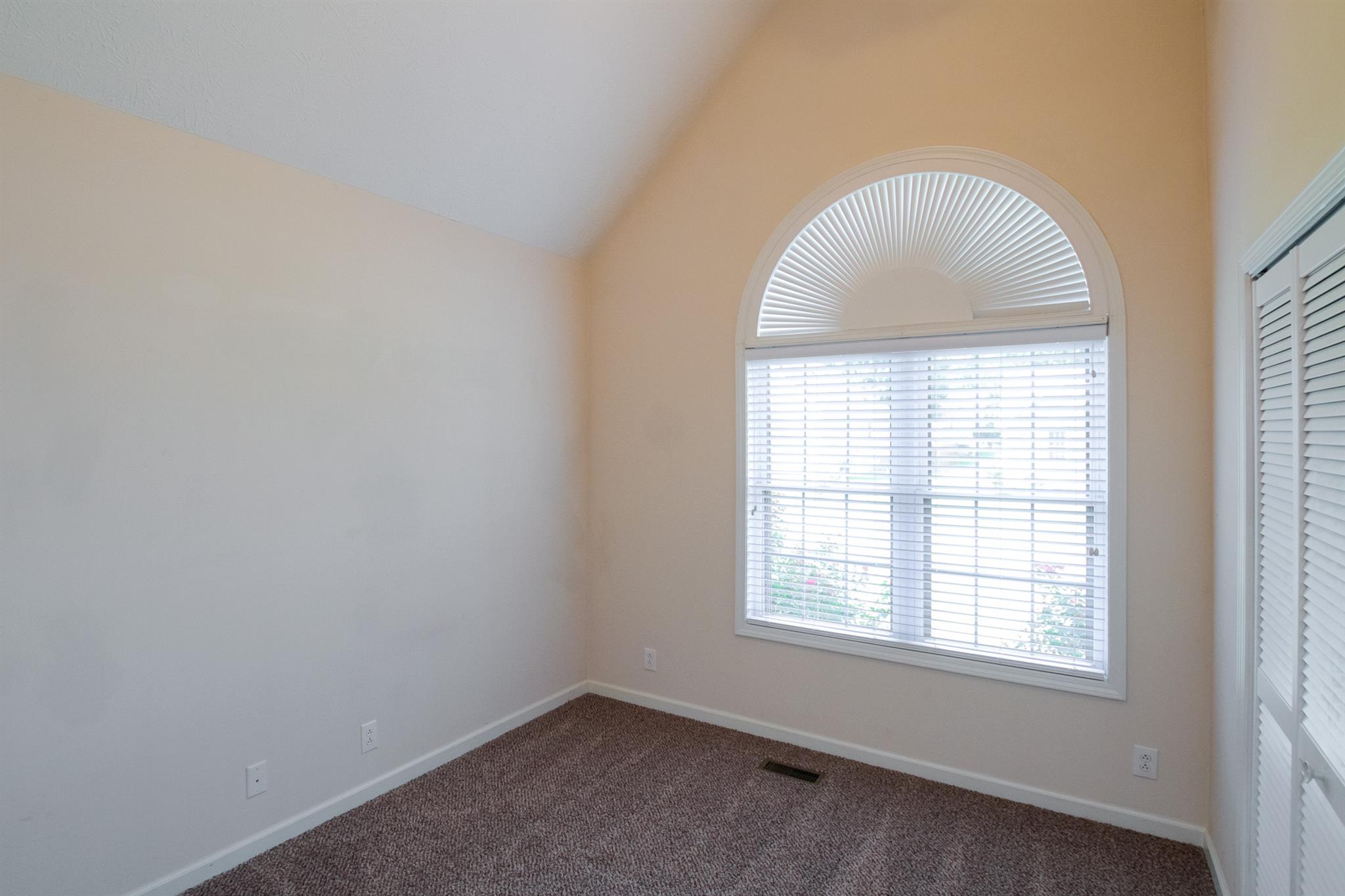 112 Fieldstone Lane Springfield, TN 37172 - Photo 20 of 24 an empty room with a window