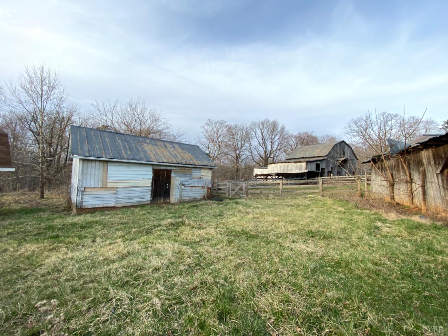 3211 Leesville Road Lynch Station, VA 24571 - Photo 9 of 22 a backyard of a house with table and chairs