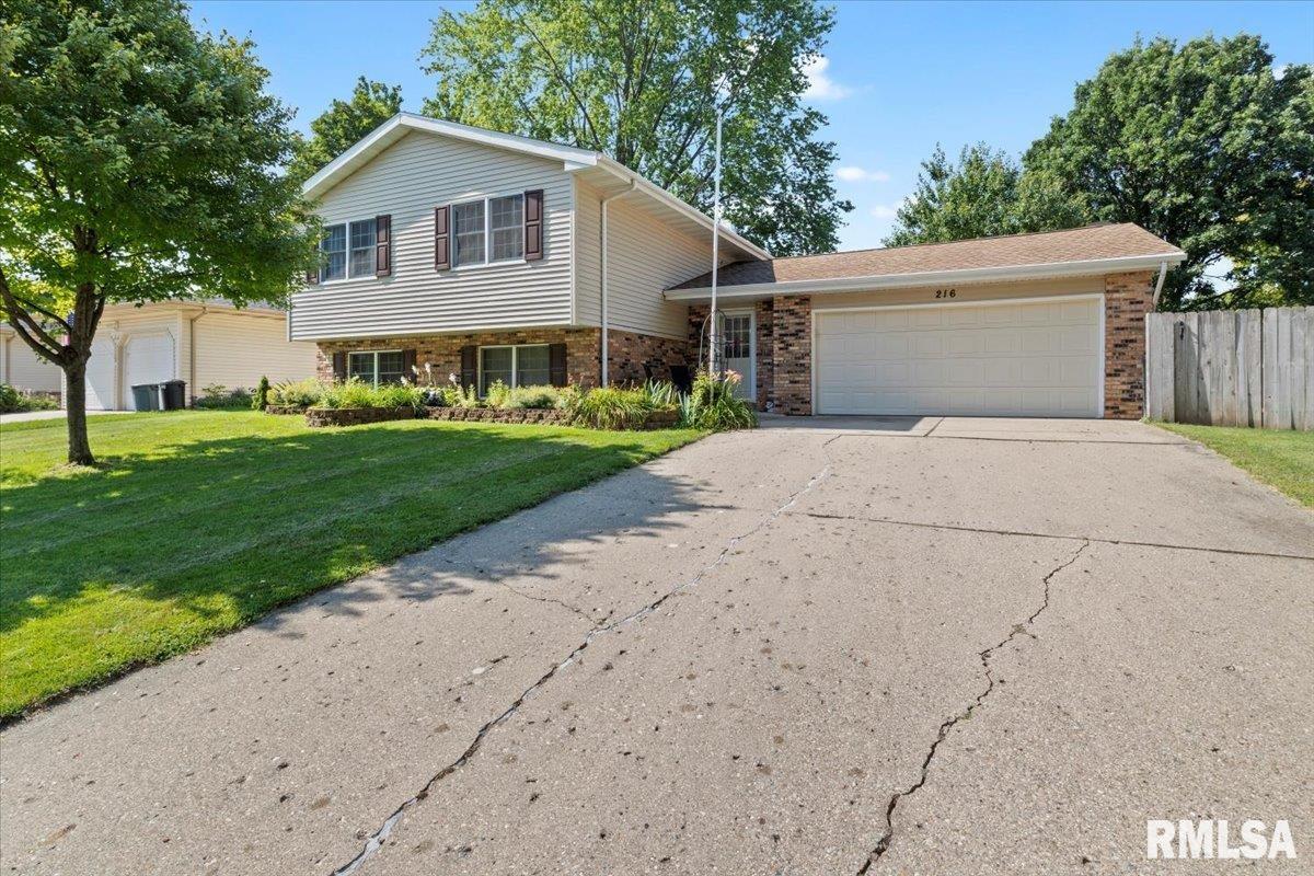 216 Quarterstaff Road Springfield, IL 62704 - Photo 2 of 35 Gallery Image 2