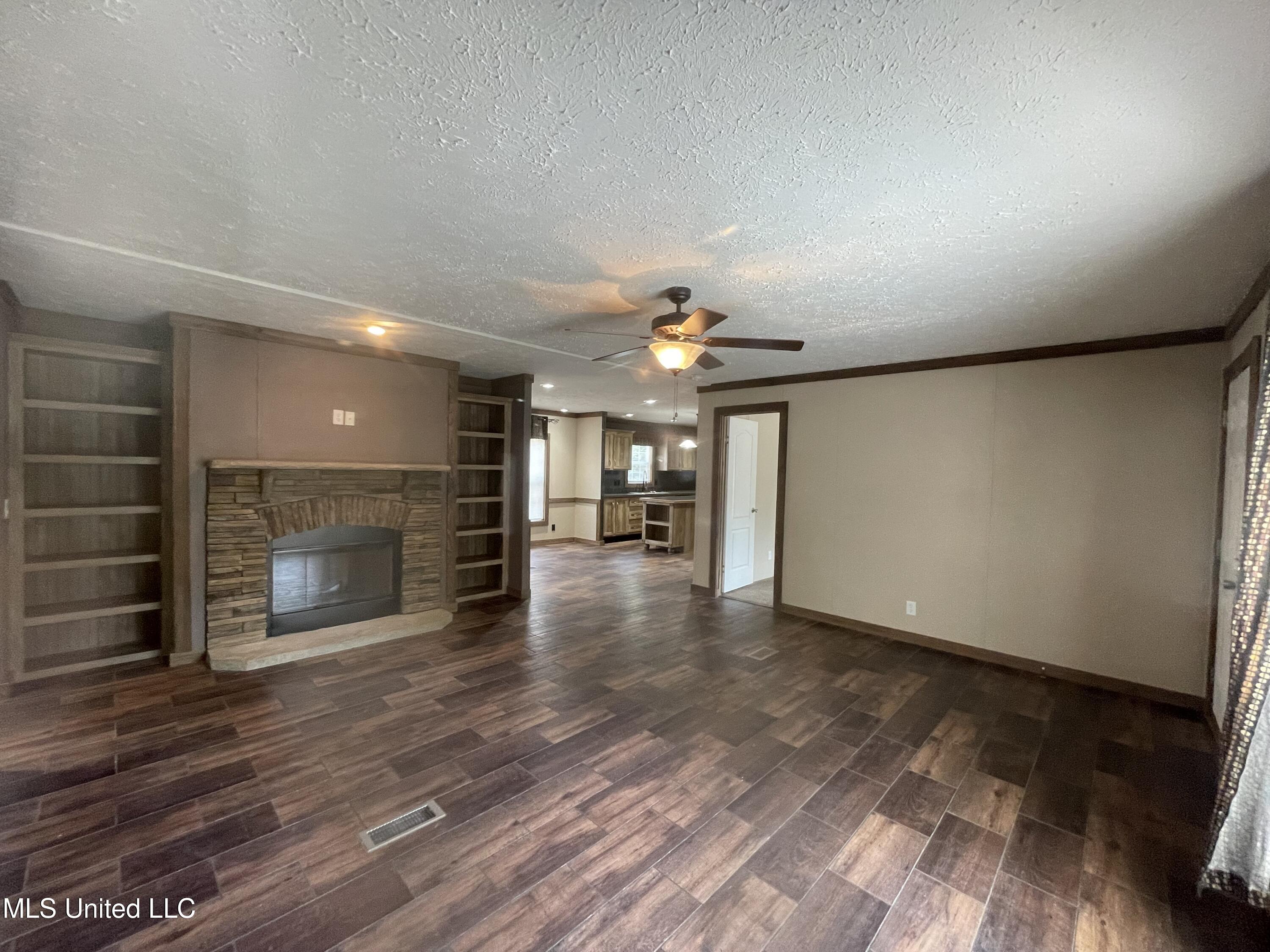 439 Felps Lane Southwest Brookhaven, MS 39601 - Photo 3 of 22 living room 2