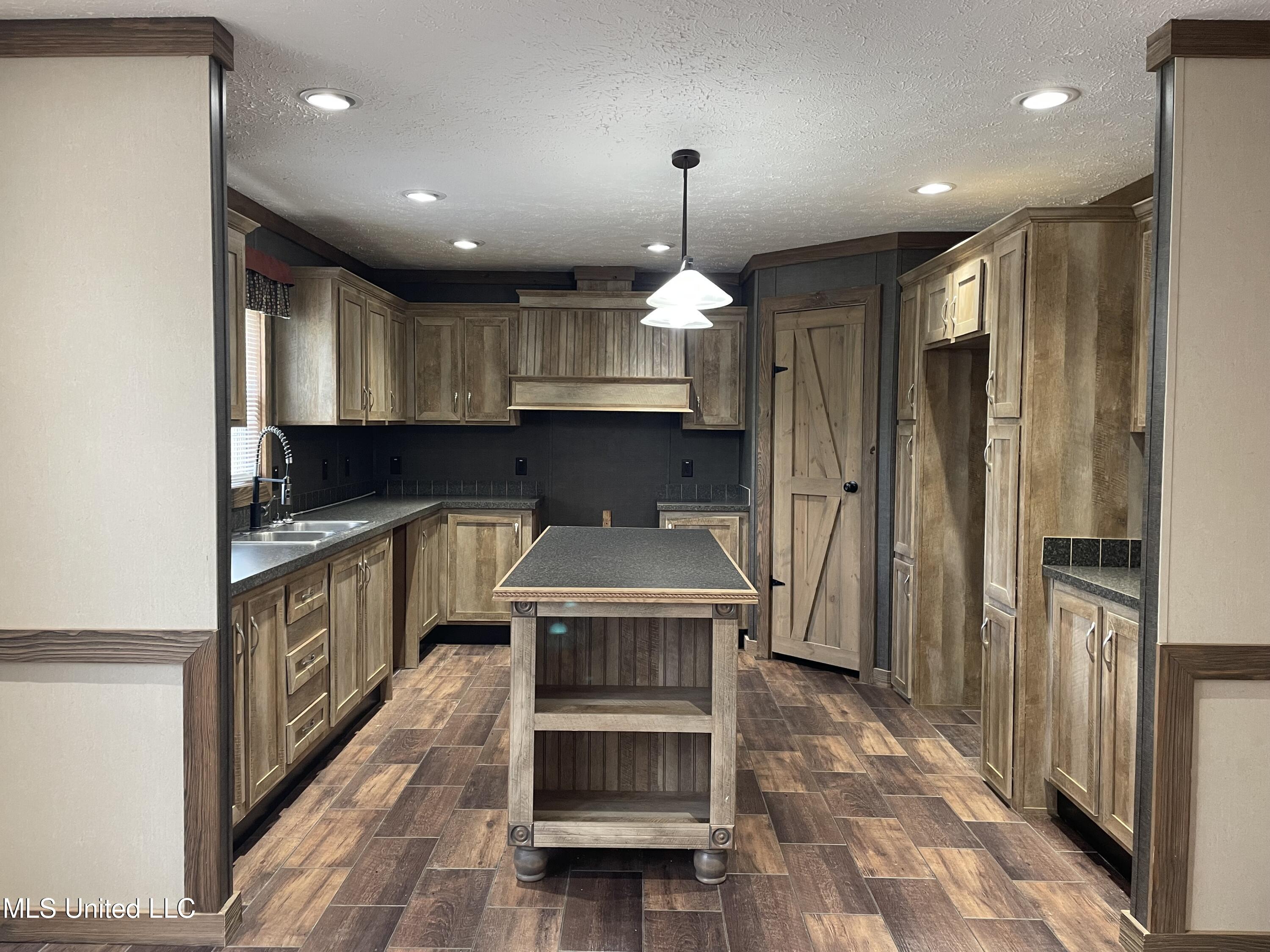 439 Felps Lane Southwest Brookhaven, MS 39601 - Photo 5 of 22 kitchen straight