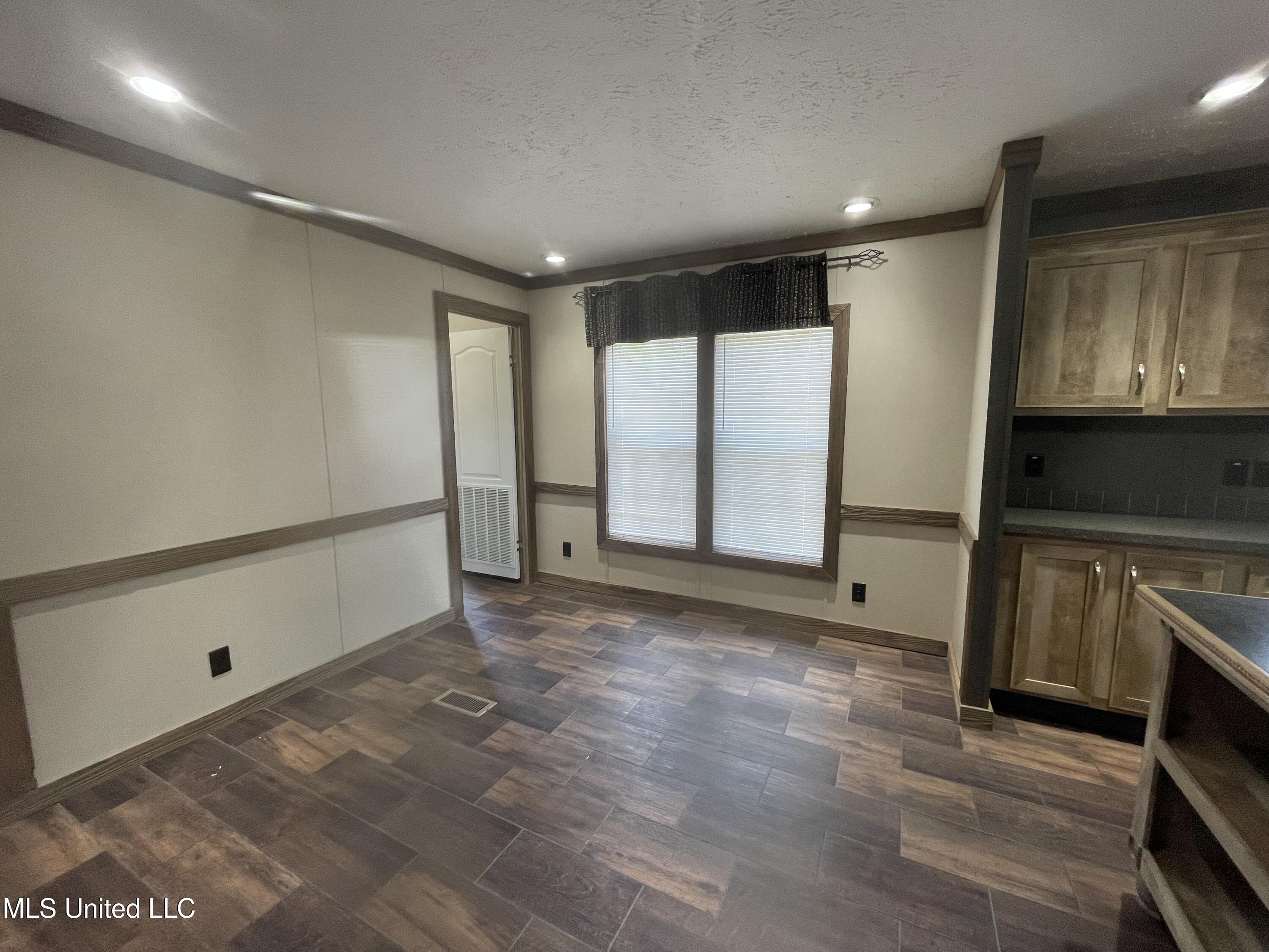 439 Felps Lane Southwest Brookhaven, MS 39601 - Photo 7 of 22 dining