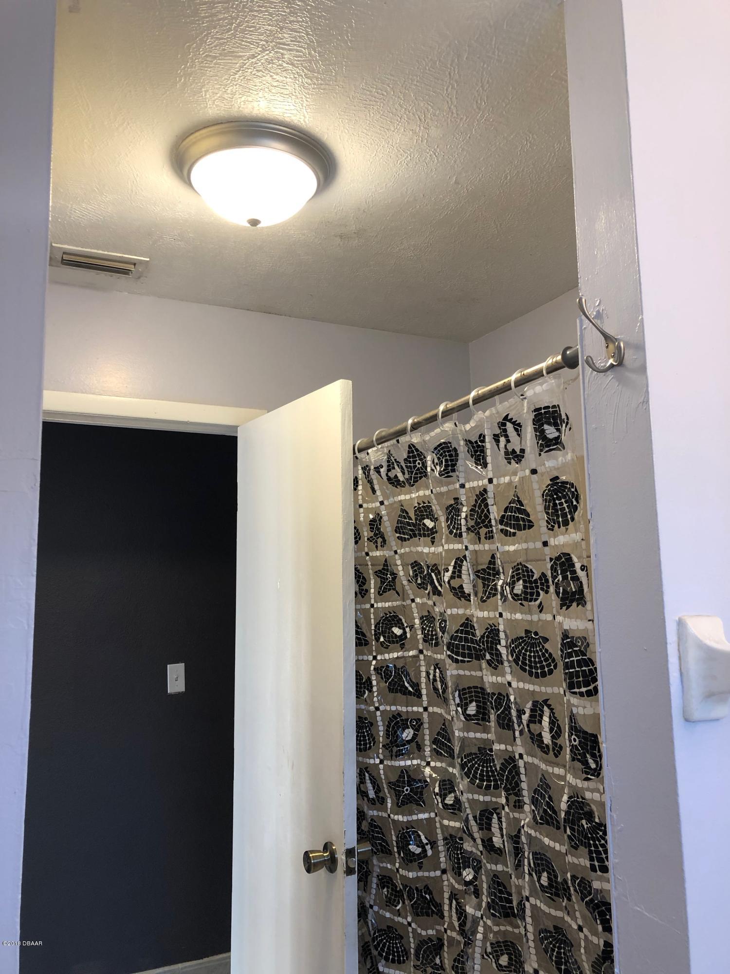 1417 Constantine Street Orlando, FL 32825 - Photo 6 of 14 a view of a bathroom