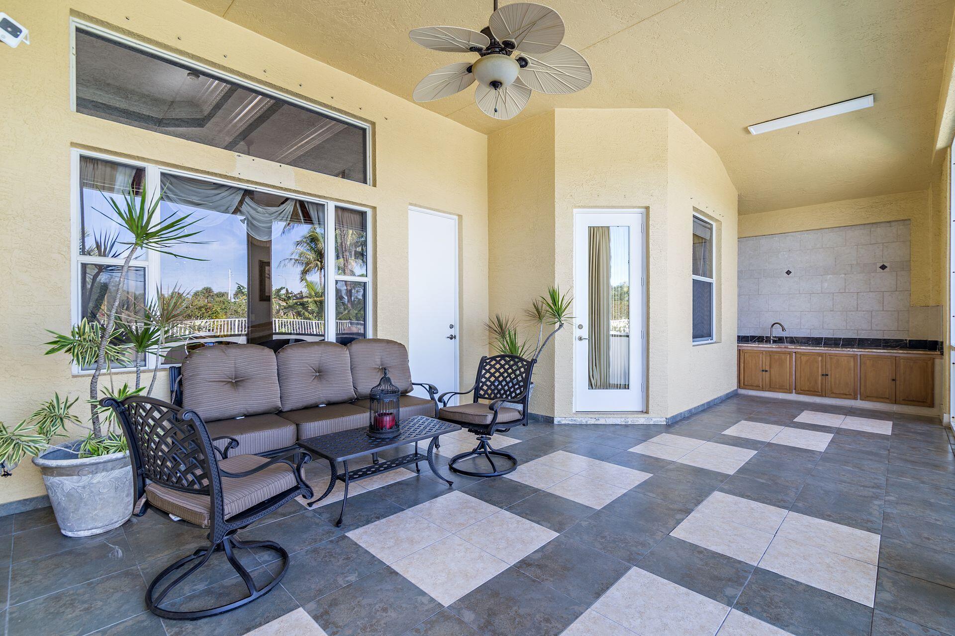 6813 Wilson Road West Palm Beach, FL 33413 - Photo 23 of 26 a living room with furniture