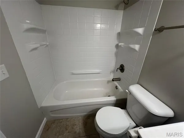 $1,395 | 1107 Mariedale Court, Unit A, Kirkwood, MO 63122