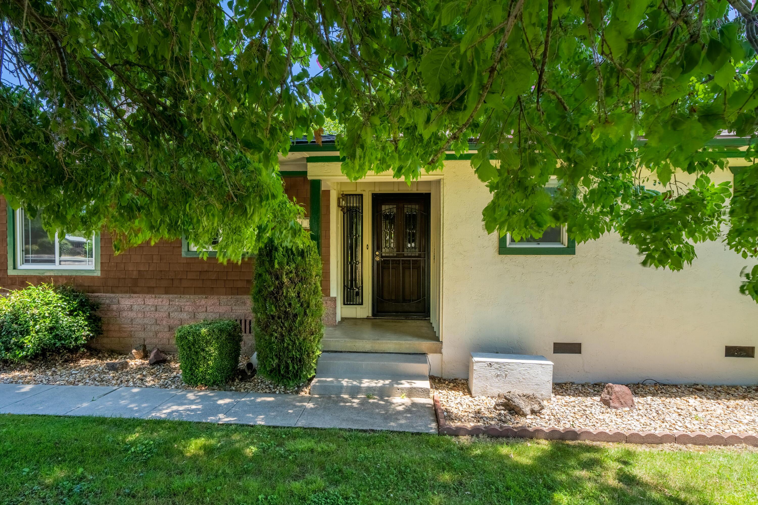 5561 East Bonnyview Road Redding, CA 96001 - Photo 3 of 22 IMG-04