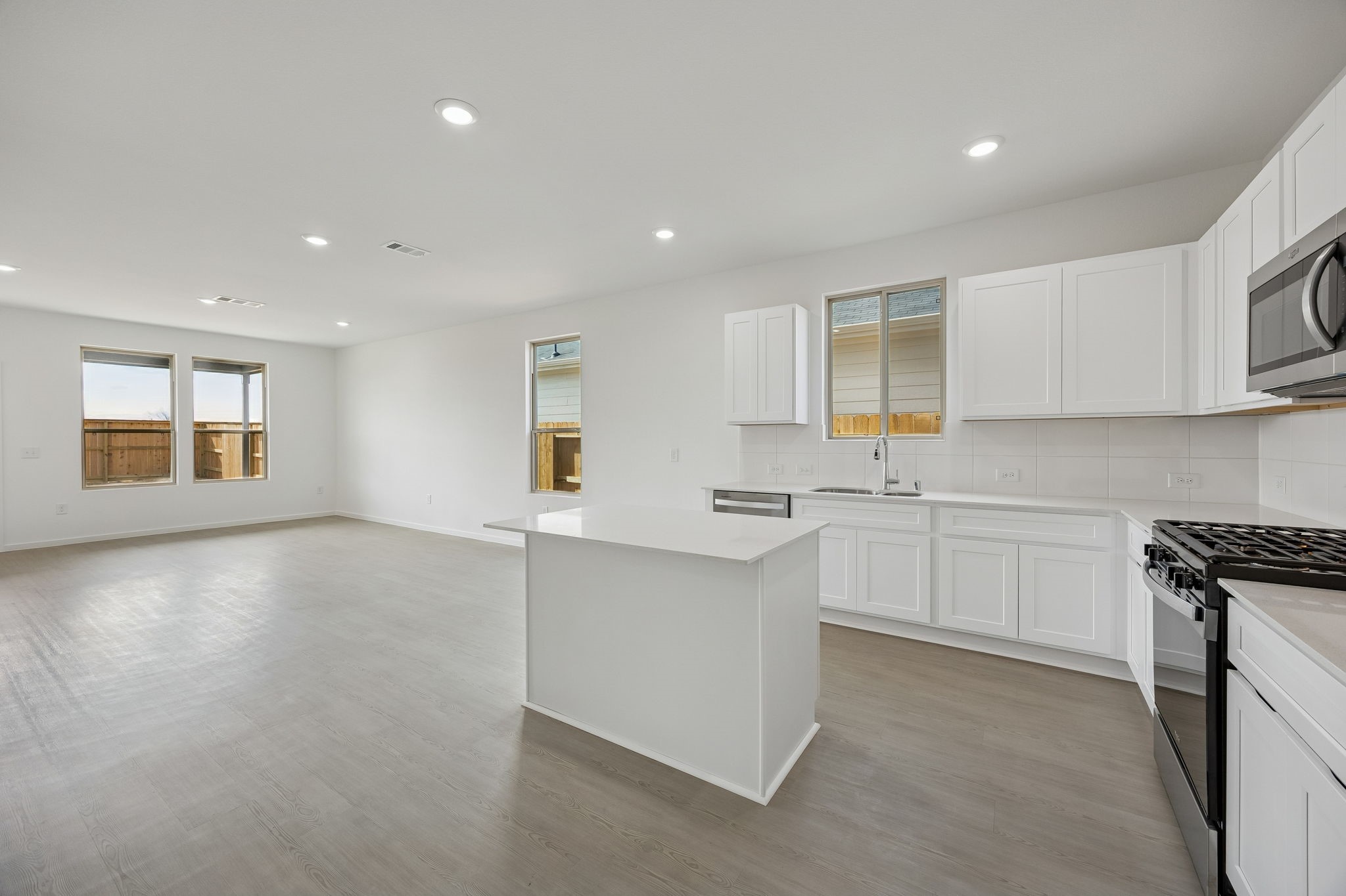 406 Point Nemo Street Crosby, TX 77532 - Photo 4 of 43