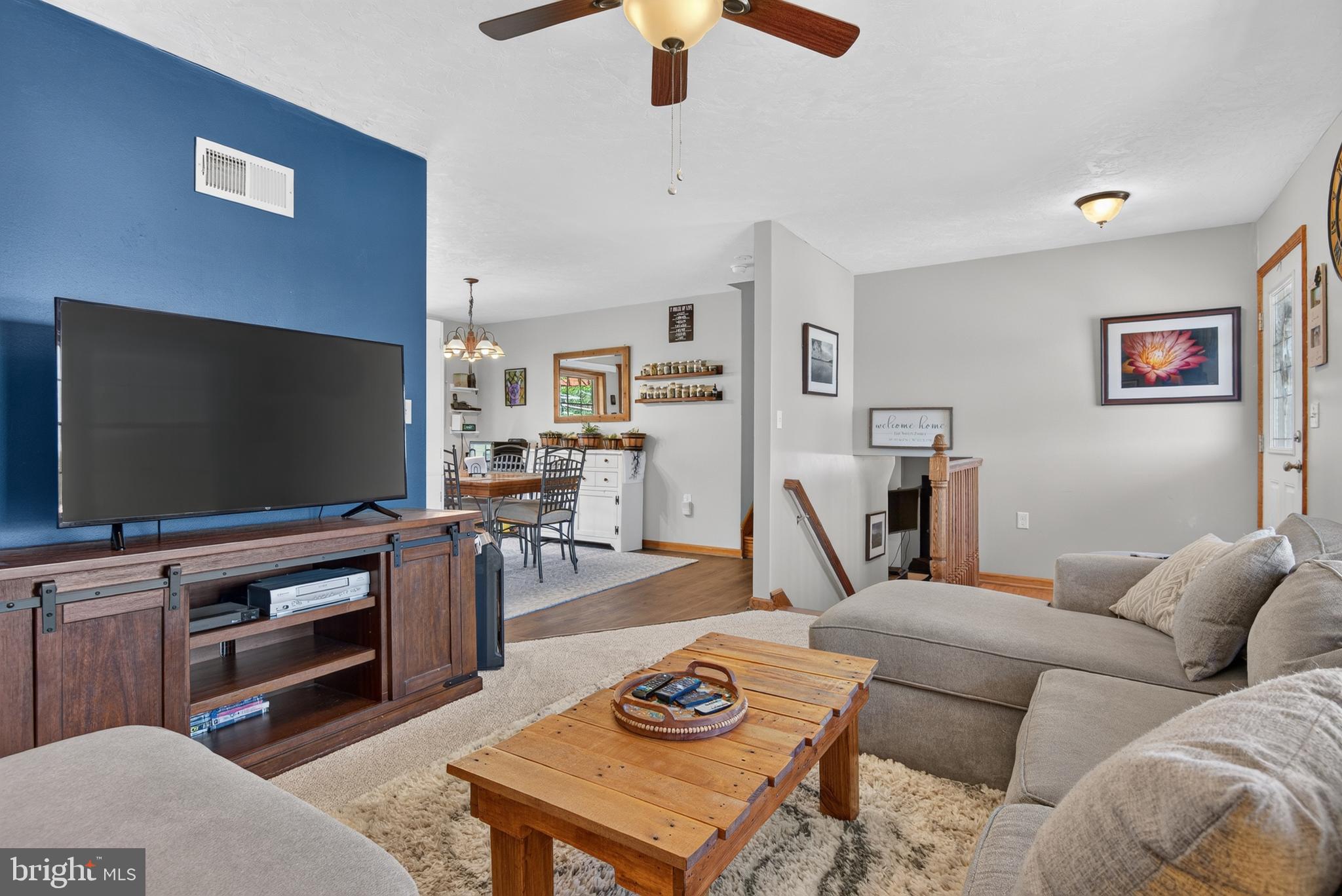 225 North Grant Road Thomasville, PA 17364 - Photo 8 of 49 Living room