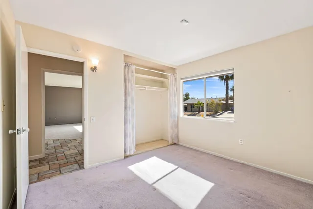 a view of livingroom with furniture